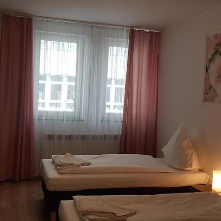 Hotelik Kameleon Pokoje Goscinne 亚沃尔 外观 照片
