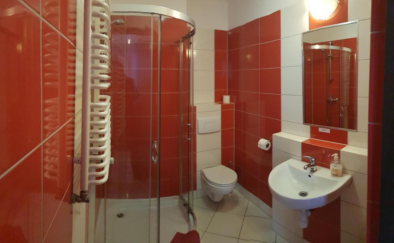 Hotelik Kameleon Pokoje Goscinne 亚沃尔 外观 照片