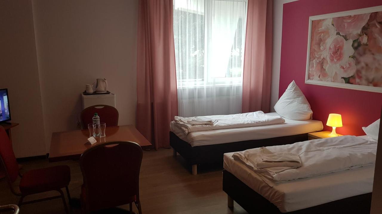 Hotelik Kameleon Pokoje Goscinne 亚沃尔 外观 照片