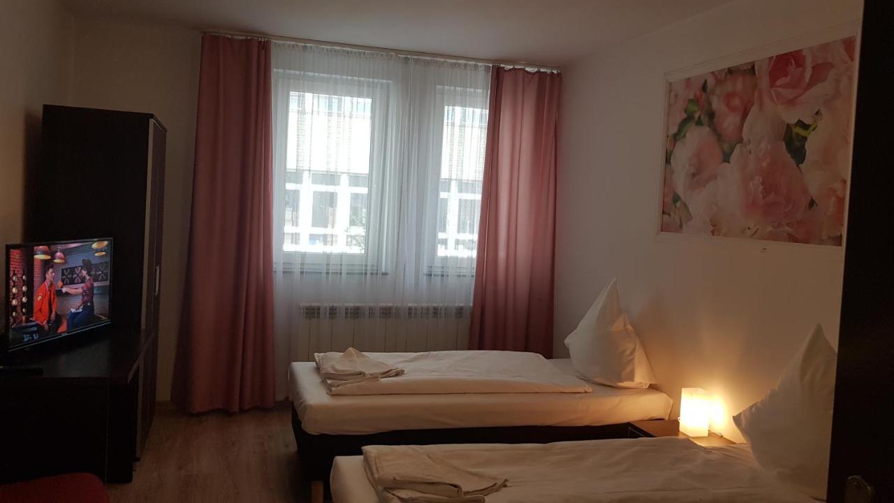 Hotelik Kameleon Pokoje Goscinne 亚沃尔 外观 照片