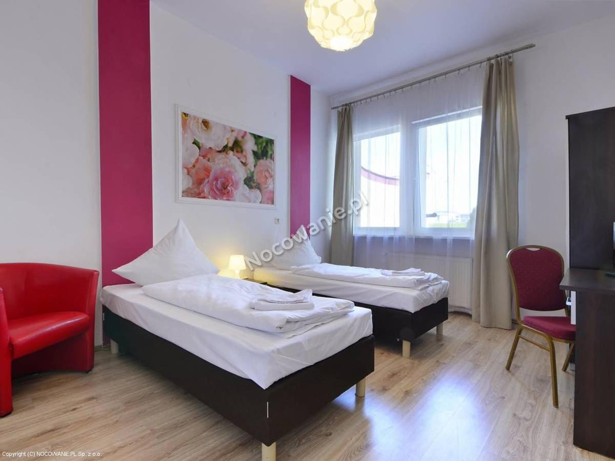 Hotelik Kameleon Pokoje Goscinne 亚沃尔 外观 照片